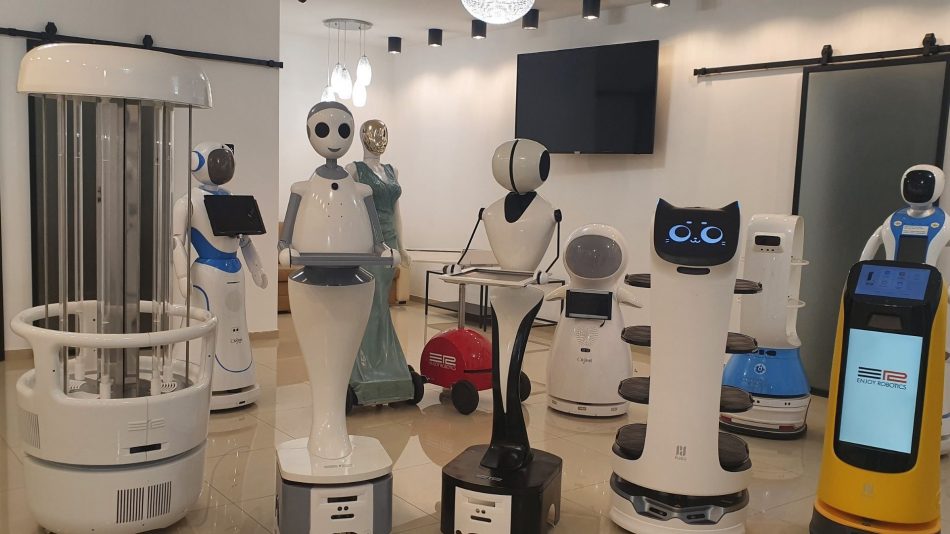 Három éven belül több ezer robot segítheti az emberek munkáját a vendéglátásban és az egészségügyben